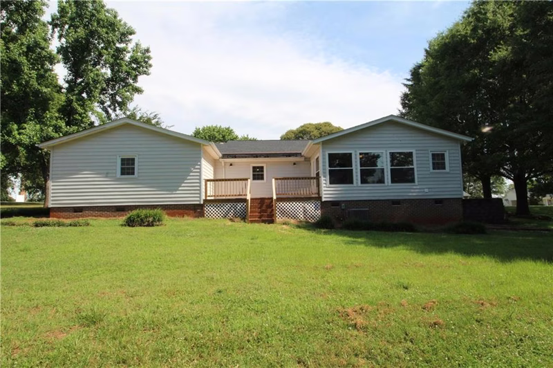 Property image 3 at 5043 Forest Ridge Drive, Hickory, NC 28602