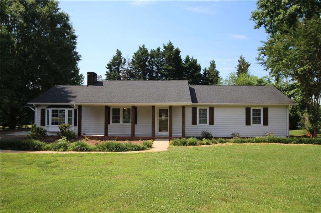 Property image 2 of 5043 Forest Ridge Drive in Forest Ridge, Hickory, NC 28602