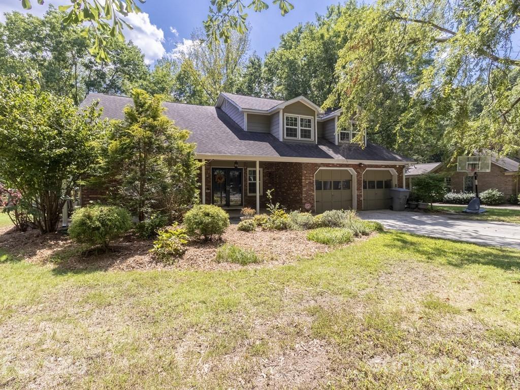 Property image 2 of 4008 Foxmoor Drive in Carmel Valley, Charlotte, NC 28226