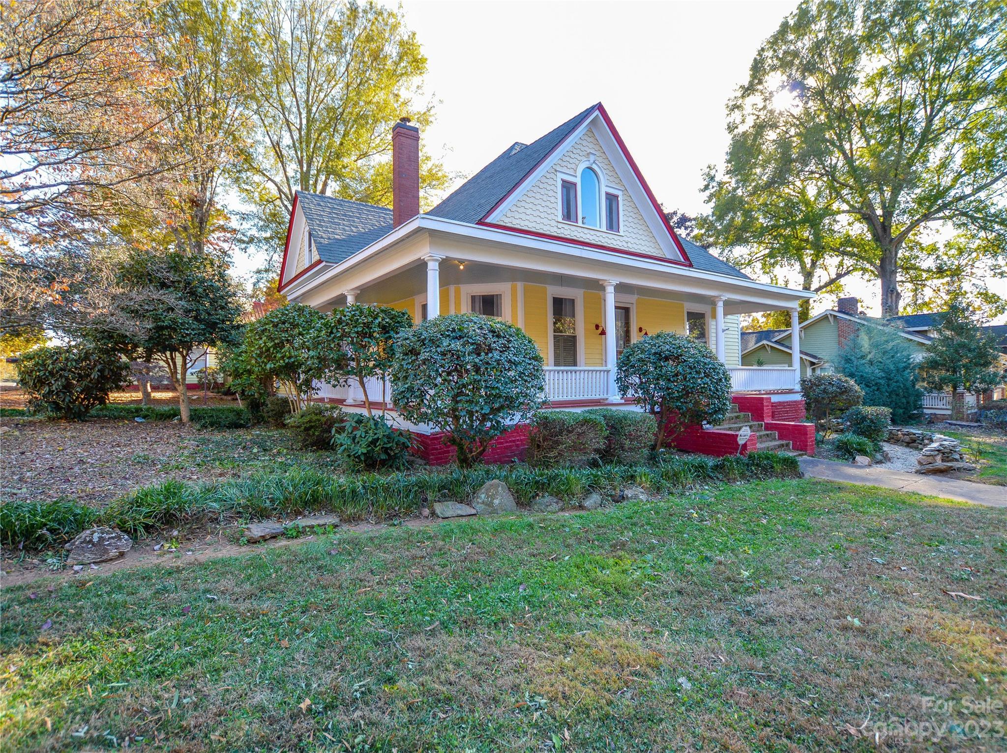 Property image 2 of 728 E Broad Street in Park Place, Statesville, NC 28677
