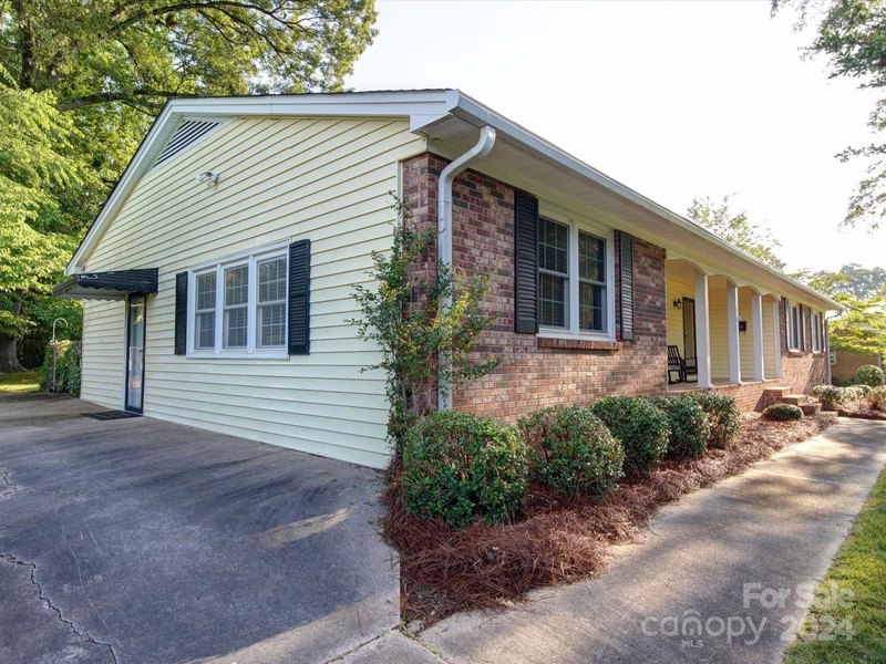 Property image 2 at 2318 Shaw Avenue, Gastonia, NC 28054