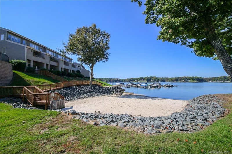 Property image 4 at 13820 Queens Harbor Road, Charlotte, NC 28278