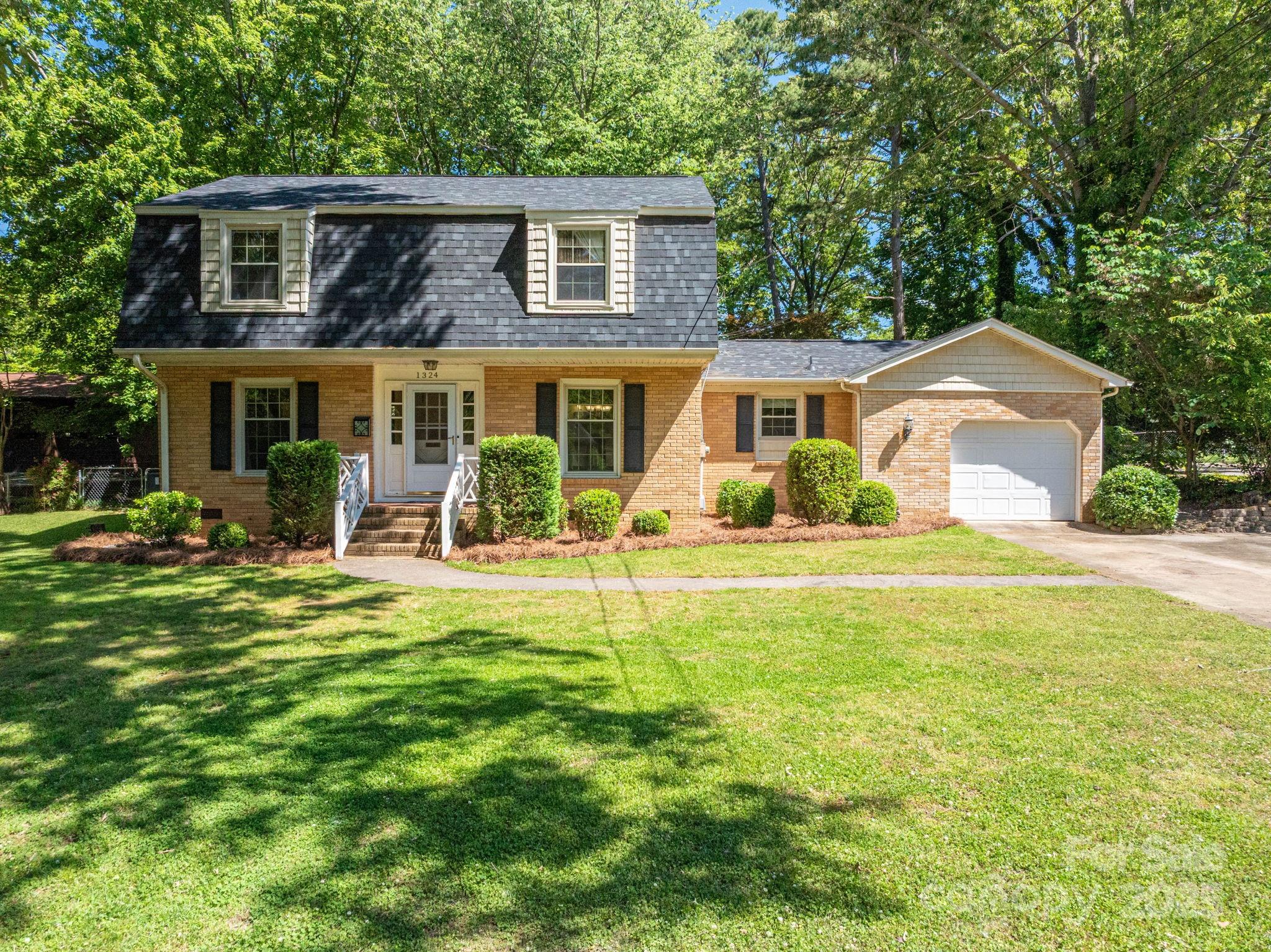 Property image 2 of 1324 Princeton Avenue in Kingswood, Gastonia, NC 28054