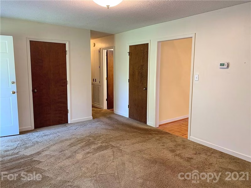 Property image 3 at 1800 Woodridge Circle, Hickory, NC 28602