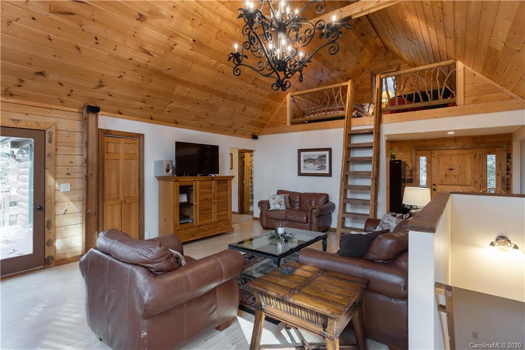 Property image 4 of 17 Sunset Court in Whisper Lake, Sapphire, NC 28774