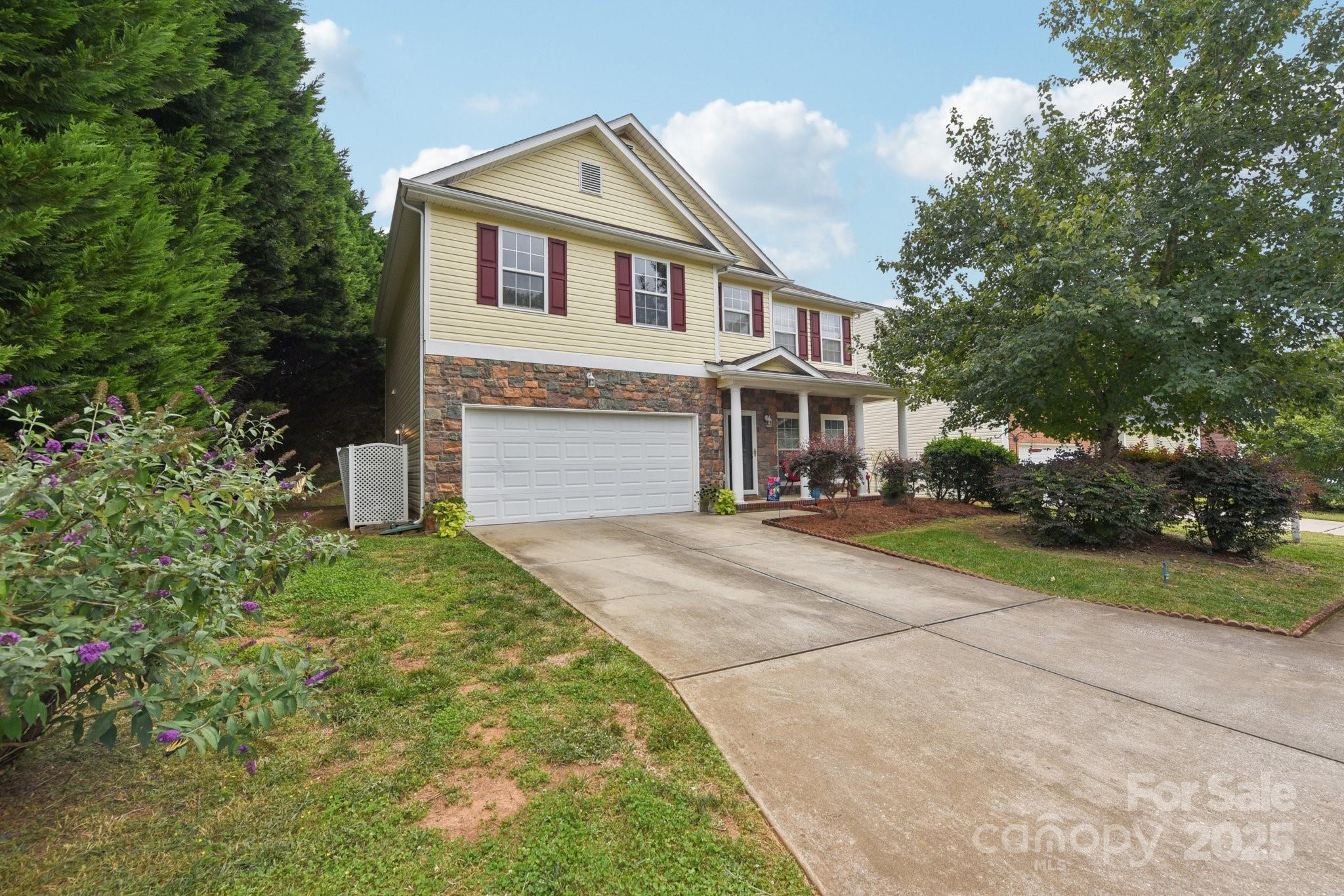 Property image 2 of 4008 Cascade Drive in Catawba Hills, Gastonia, NC 28056