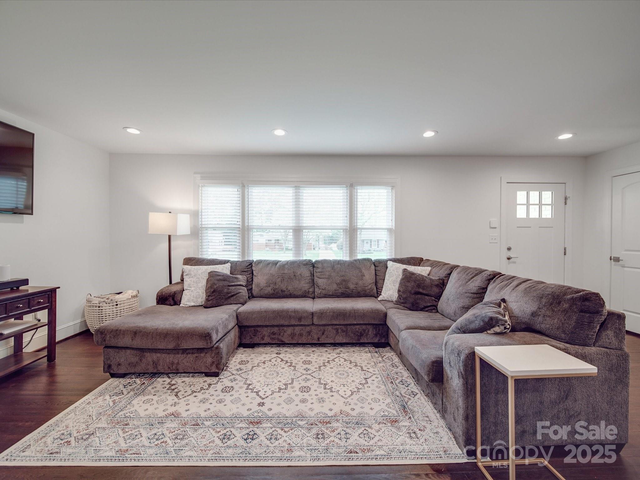 Property image 2 of 901 Burnley Road in Montclaire, Charlotte, NC 28210