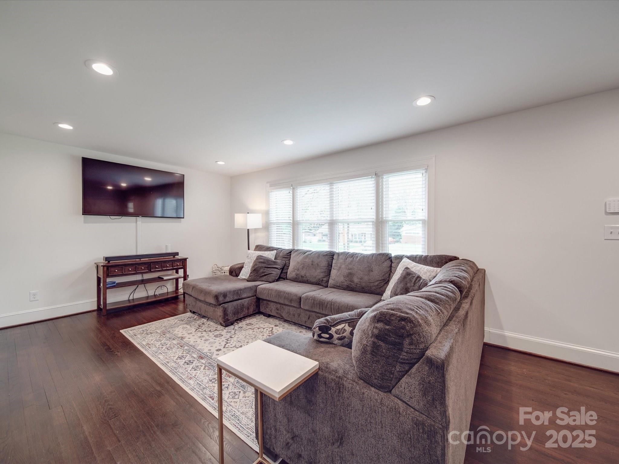 Property image 4 of 901 Burnley Road in Montclaire, Charlotte, NC 28210