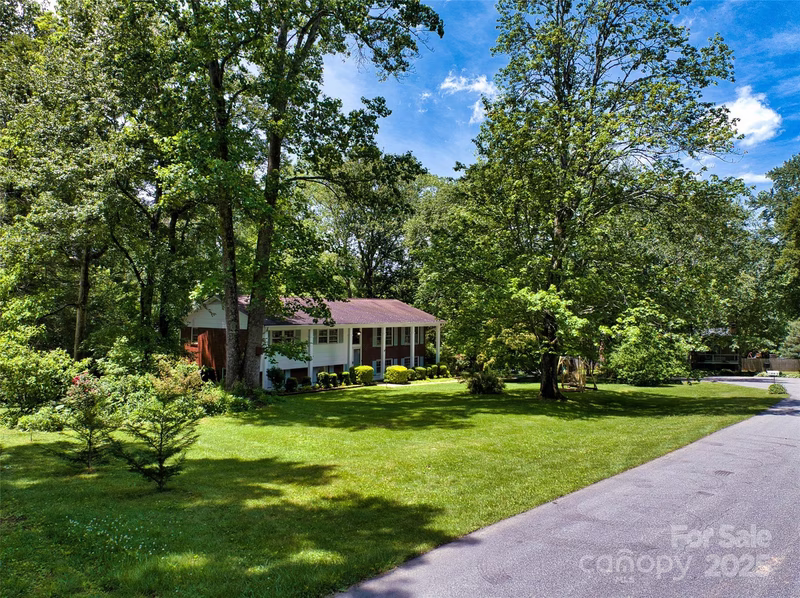 Property image 3 at 208 Kelly Lane, Hendersonville, NC 28791