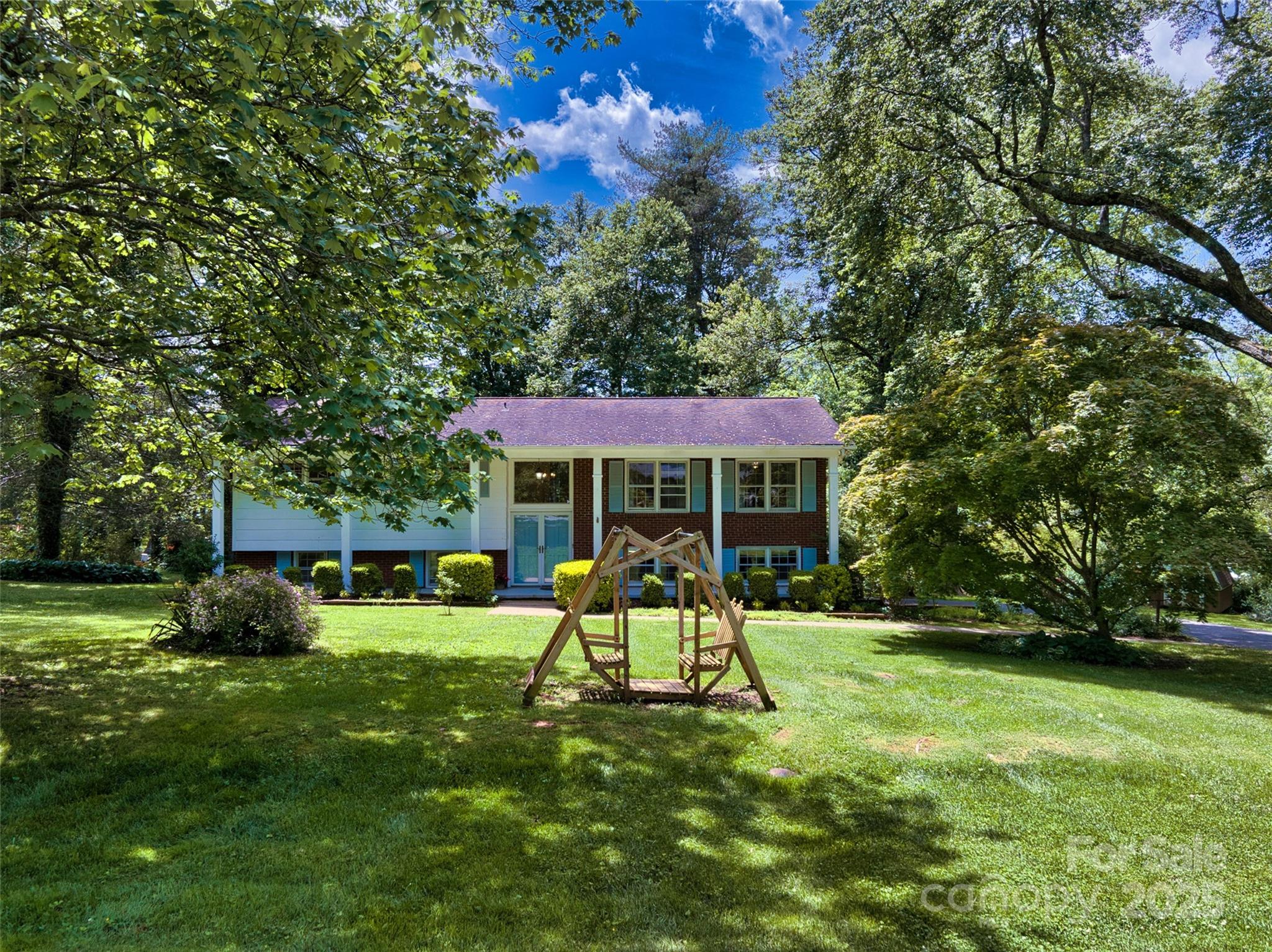 Property image 4 of 208 Kelly Lane in Heatherwood, Hendersonville, NC 28791