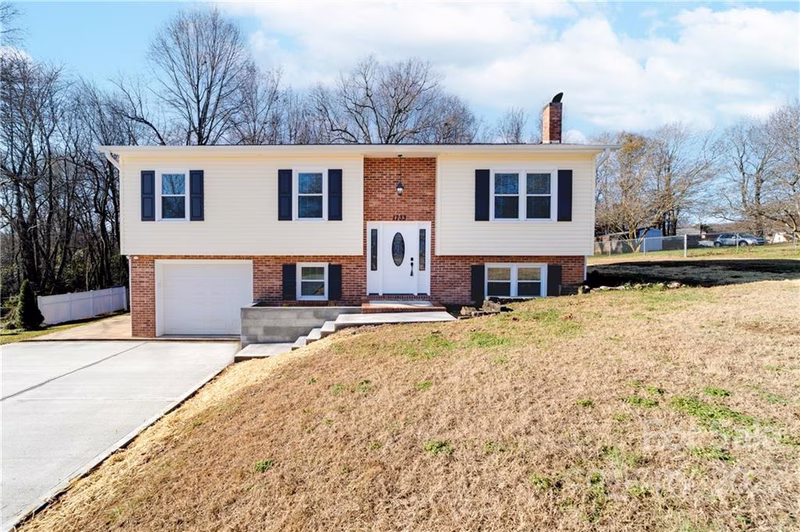 1733 Magnum Road