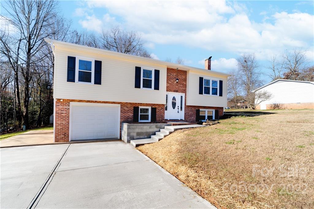 Property image 2 of 1733 Magnum Road in Forest Ridge, Hickory, NC 28602