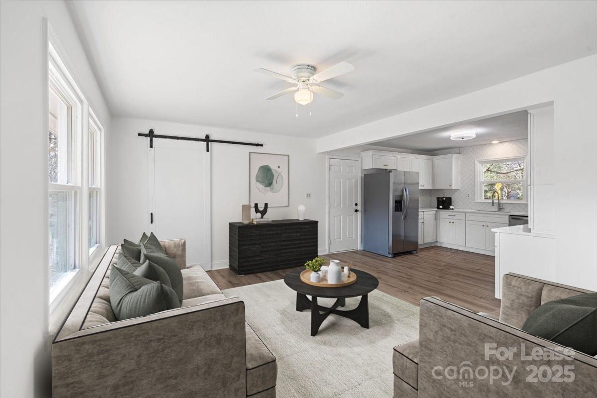 Property image 3 of 2220 Eastway Drive in Markham Village, Charlotte, NC 28205