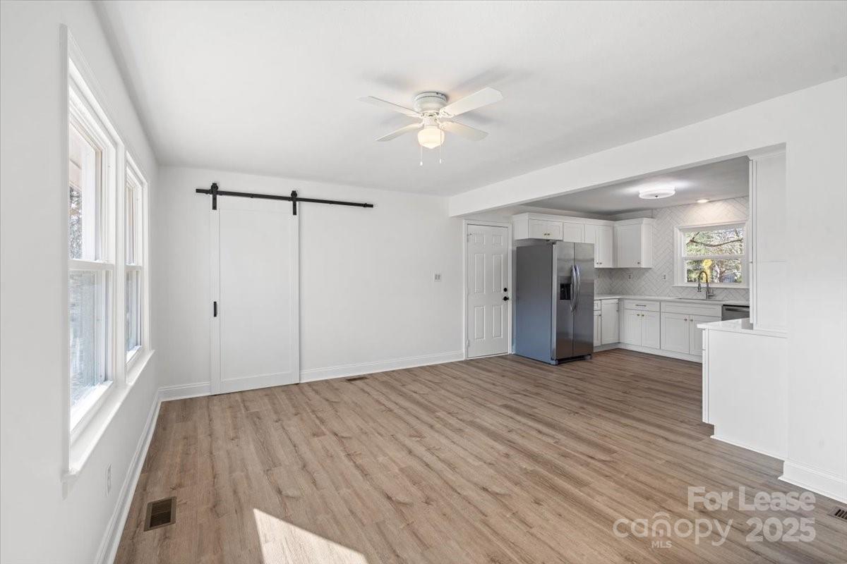 Property image 4 of 2220 Eastway Drive in Markham Village, Charlotte, NC 28205