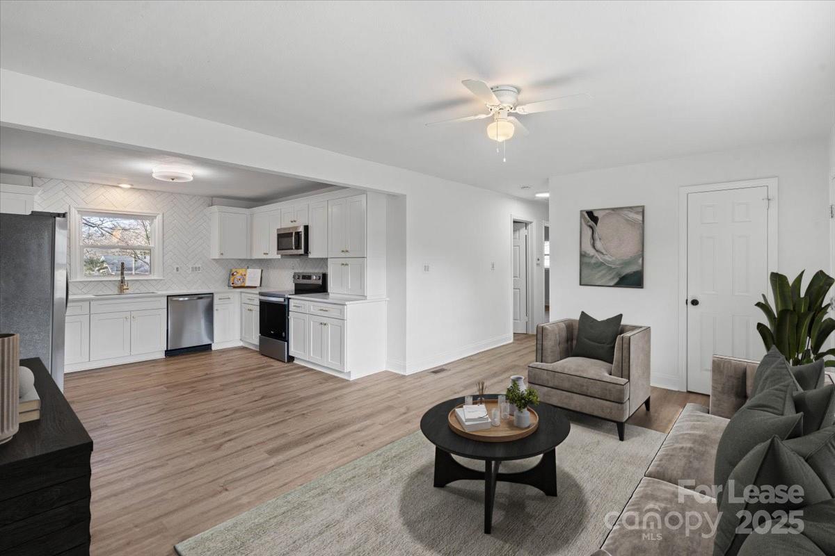 Property image 5 of 2220 Eastway Drive in Markham Village, Charlotte, NC 28205