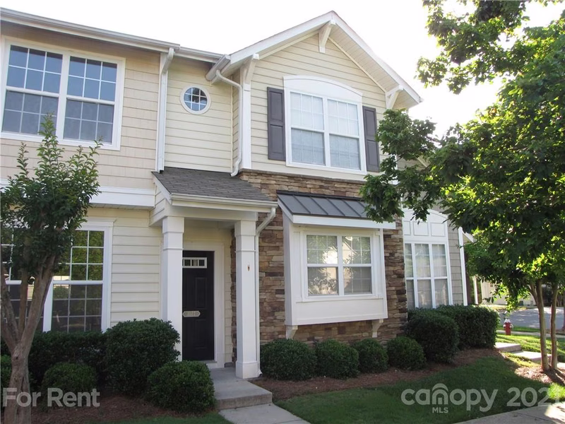 1077 Woodglen Lane