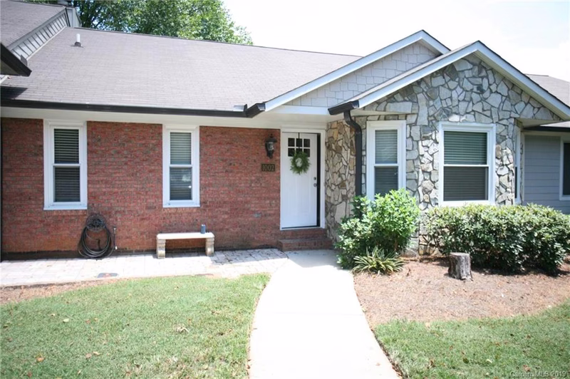 1002 Kenilworth Court