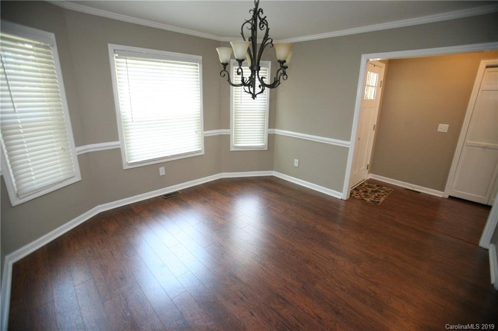 Property image 2 of 1002 Kenilworth Court in Ridgeview, Concord, NC 28027