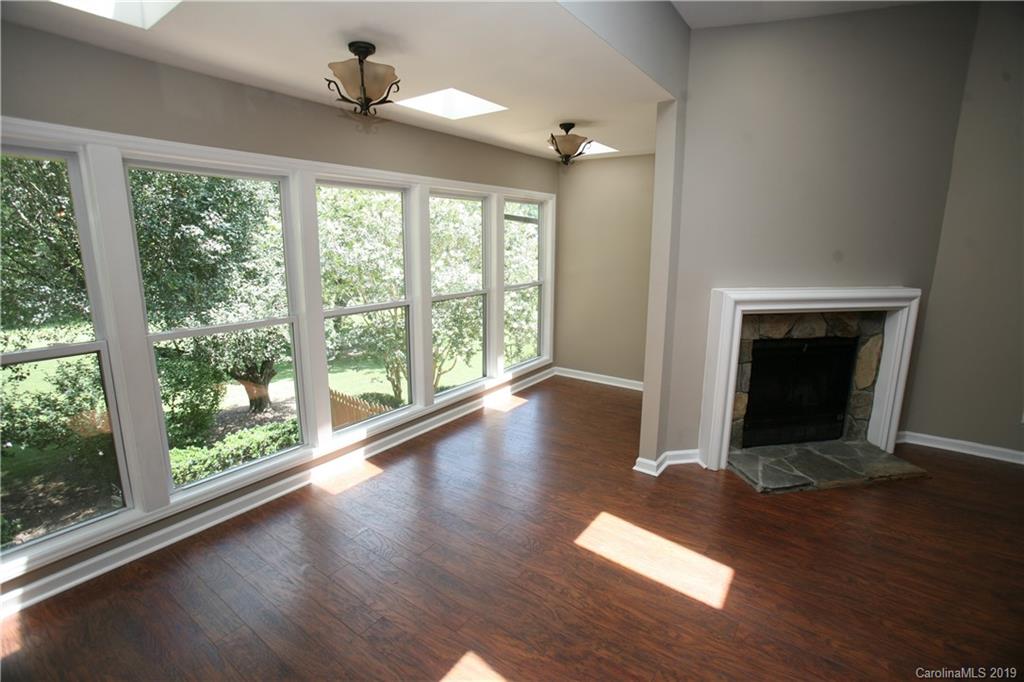 Property image 4 of 1002 Kenilworth Court in Ridgeview, Concord, NC 28027