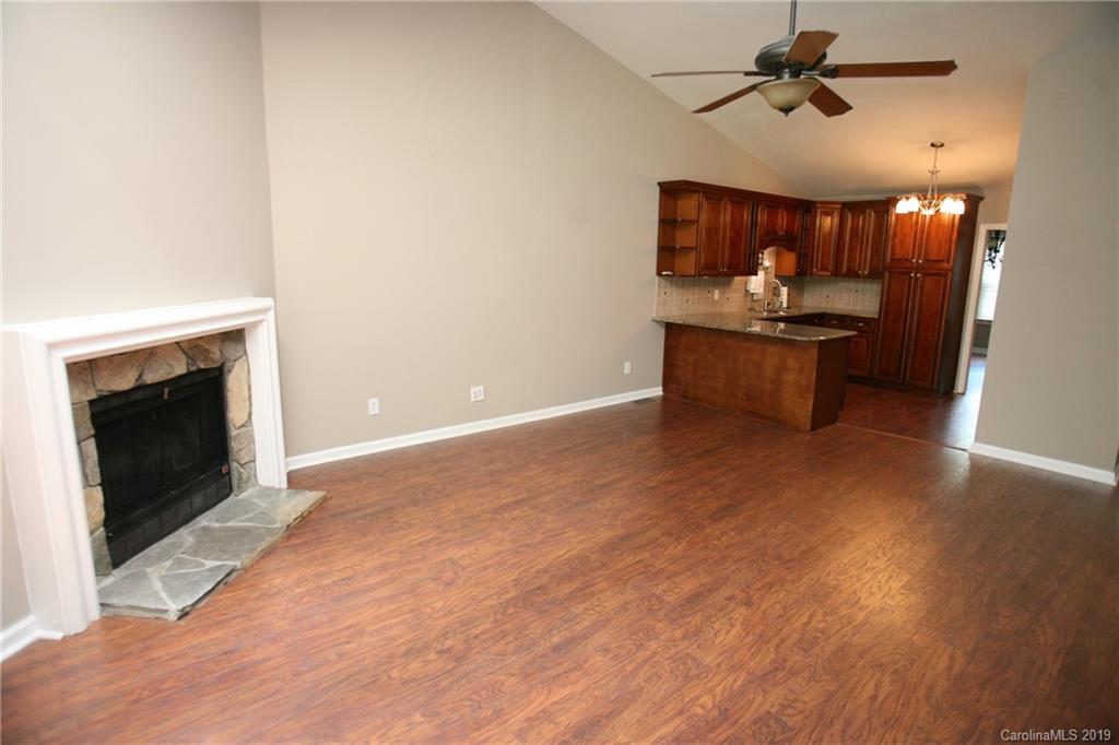 Property image 5 of 1002 Kenilworth Court in Ridgeview, Concord, NC 28027