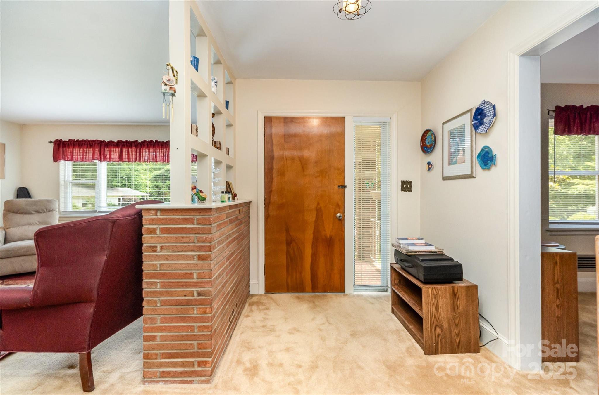 Property image 4 of 839 Montford Drive in Madison Park, Charlotte, NC 28209