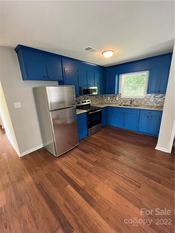 Property image 5 of 6307 Old Meadow Road in Timber Creek, Charlotte, NC 28227