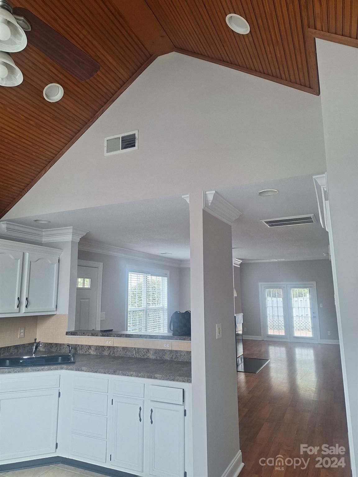 Property image 5 of 8231 Southgate Commons Drive in Southgate Commons, Charlotte, NC 28277