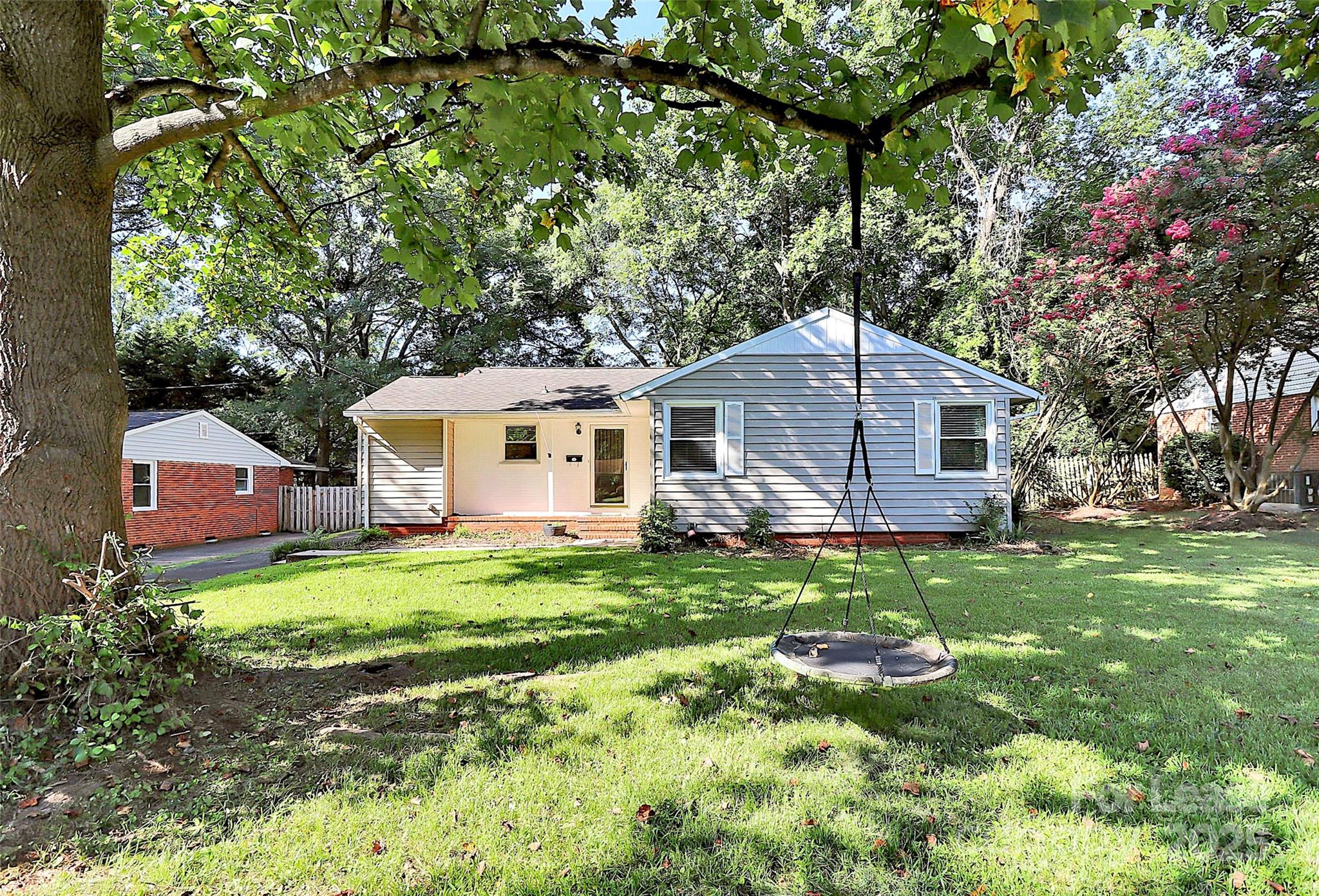 Property image 2 of 228 Seneca Place in Madison Park, Charlotte, NC 28210