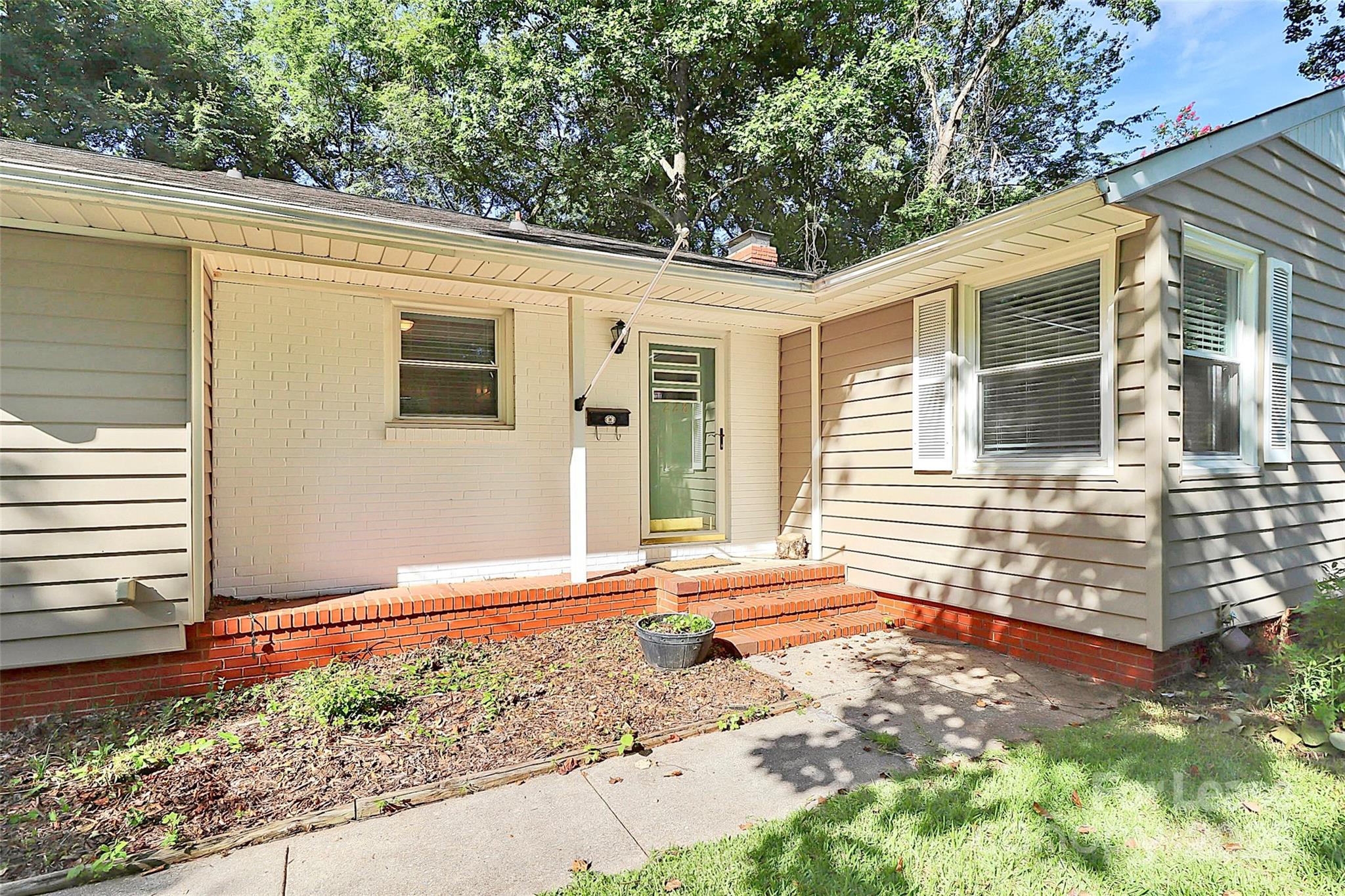 Property image 5 of 228 Seneca Place in Madison Park, Charlotte, NC 28210
