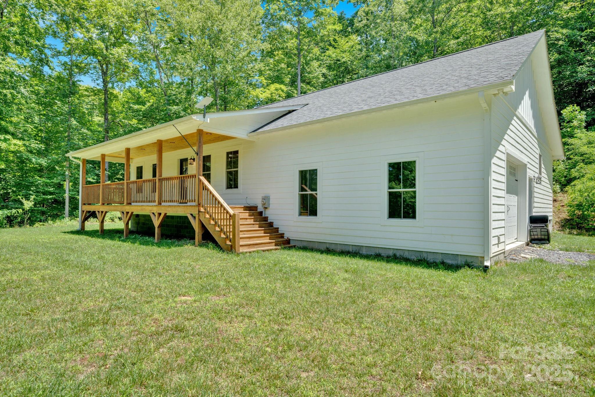 Property image 2 of 155 Pebble Ridge Road in Shadowood section II, Spruce Pine, NC 28777