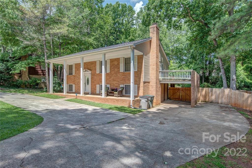 Property image 2 of 722 Brookside Drive in Forest Brook, Gastonia, NC 28056