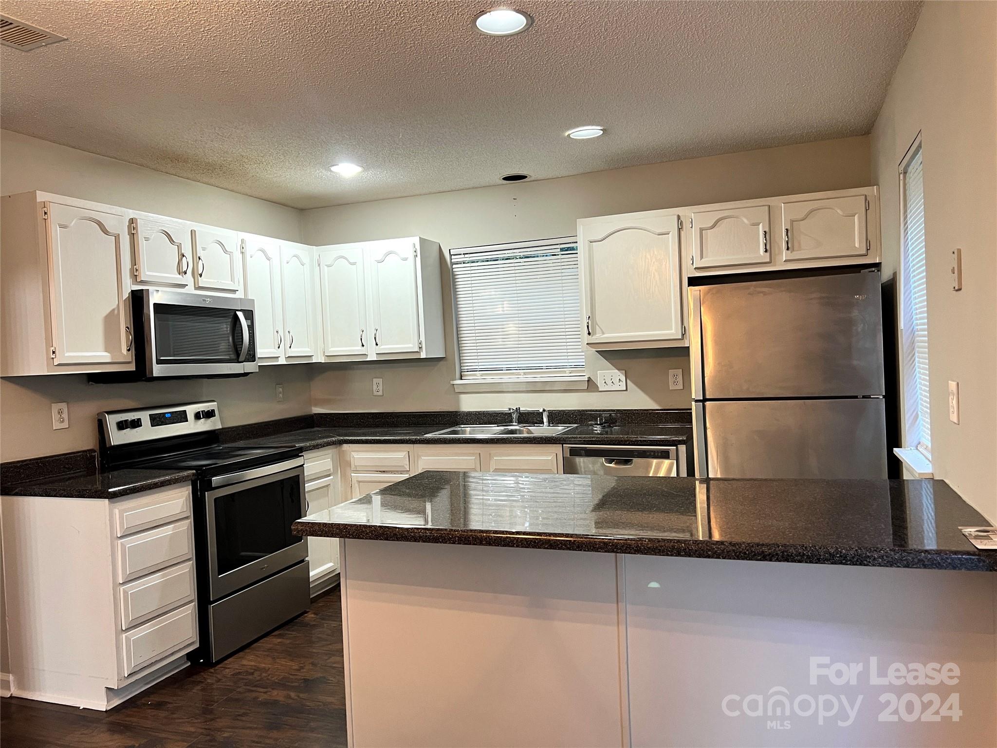 Property image 4 of 3210 Summercroft Lane in Rossmore, Charlotte, NC 28269