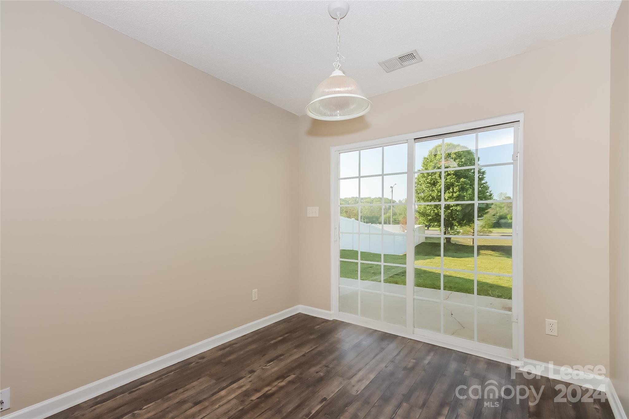 Property image 2 of 2170 Wexford Way in Taras Trace, Statesville, NC 28625
