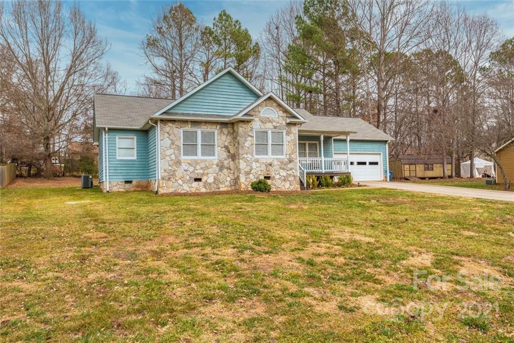 Property image 2 of 3778 Mattingly Drive in Hidden Creek Estates, Hickory, NC 28602