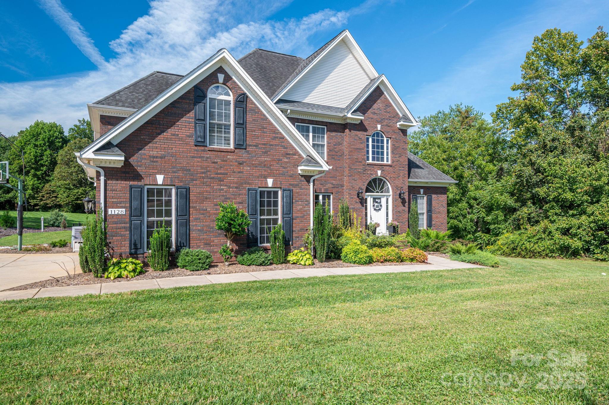 Property image 4 of 1128 Mayfield Circle in Mayfield Meadows, Conover, NC 28613
