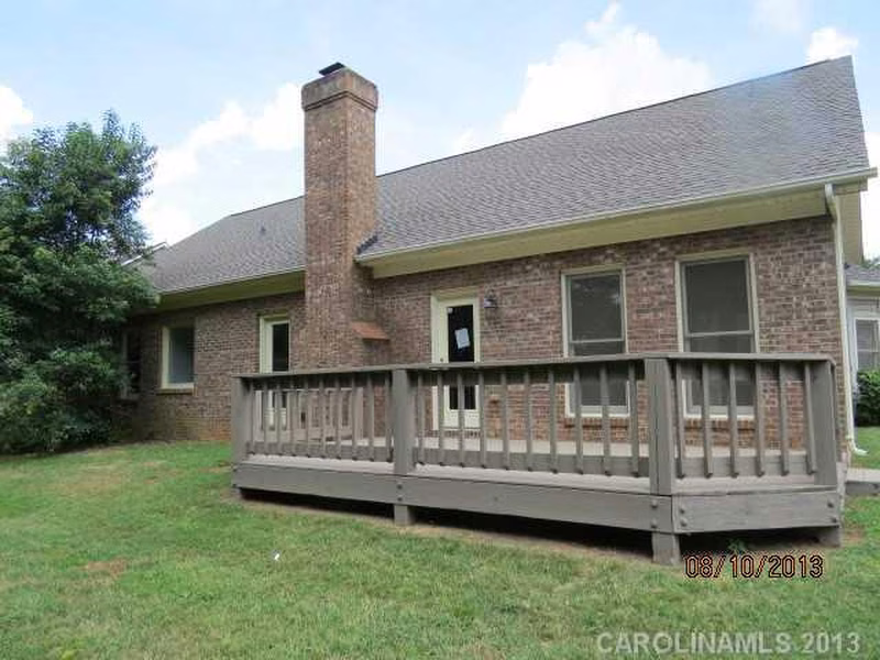Property image 2 at 529 River Oaks Lane, Charlotte, NC 28226