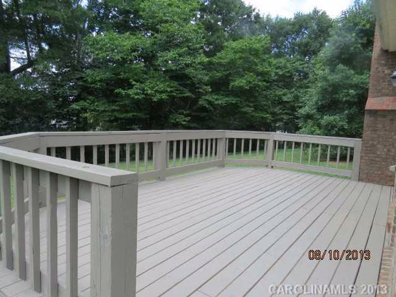 Property image 3 at 529 River Oaks Lane, Charlotte, NC 28226