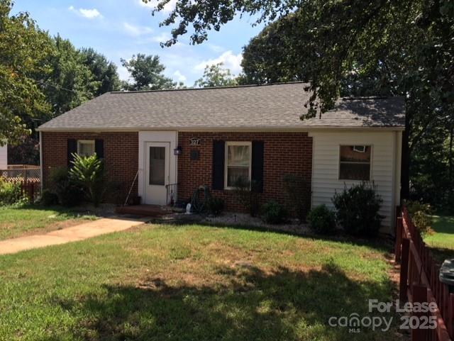 Property image 2 of 327 Westwood Drive in Westwood, Statesville, NC 28677