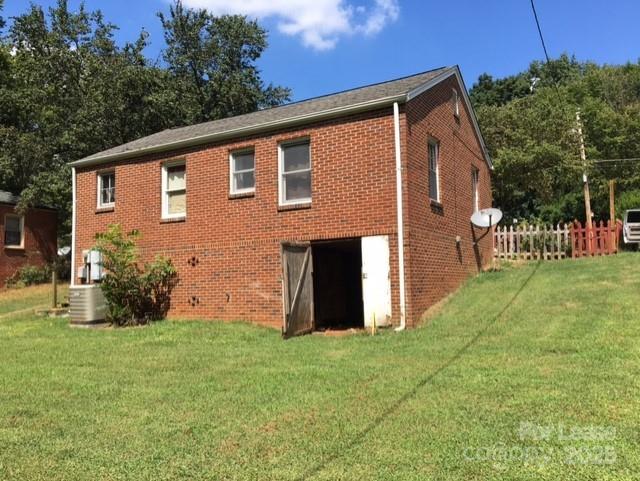 Property image 3 of 327 Westwood Drive in Westwood, Statesville, NC 28677