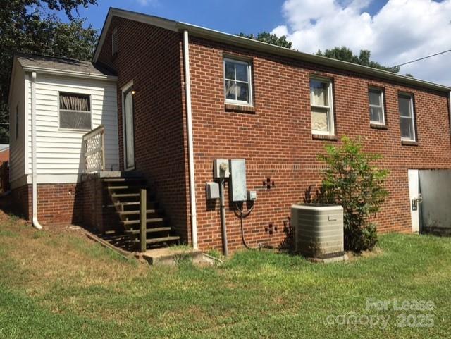 Property image 4 of 327 Westwood Drive in Westwood, Statesville, NC 28677