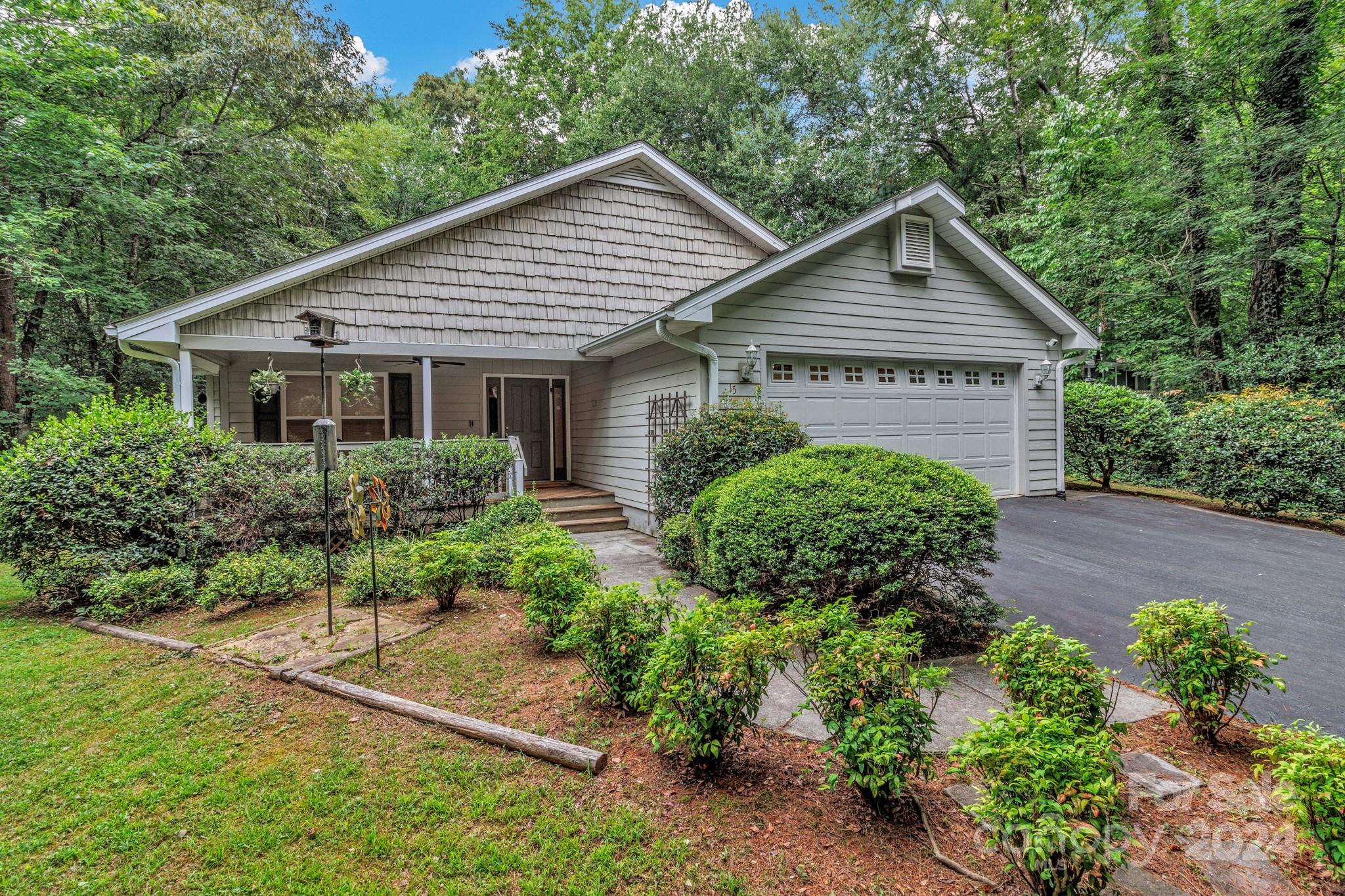 Property image 2 of 15 Hickory Court Lane in Hickory Hill, Hendersonville, NC 28792