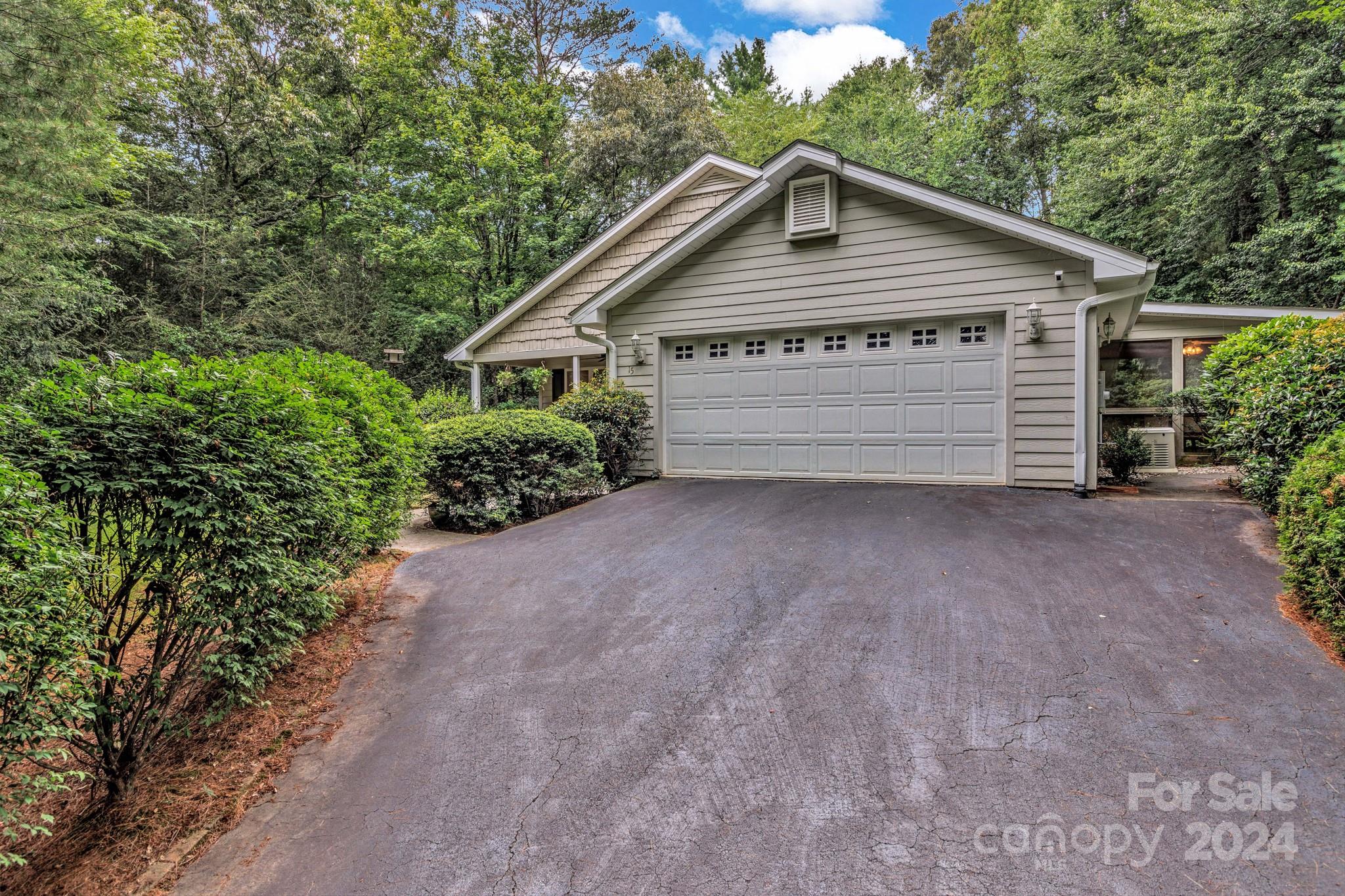 Property image 3 of 15 Hickory Court Lane in Hickory Hill, Hendersonville, NC 28792