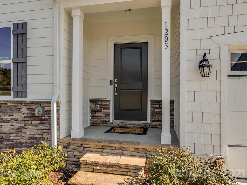 Property image 2 of 1203 Clover Lane in Chestnut Place, Matthews, NC 28104