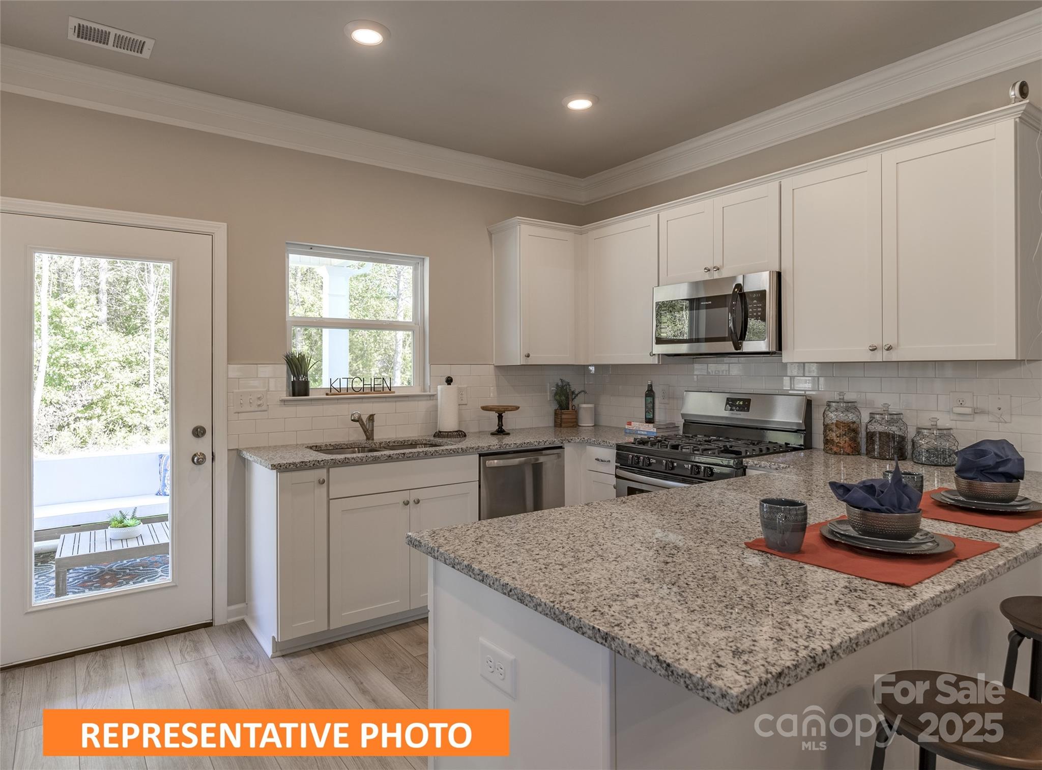 Property image 2 of 1260 Langston Lane in Country Club Village, Salisbury, NC 28144