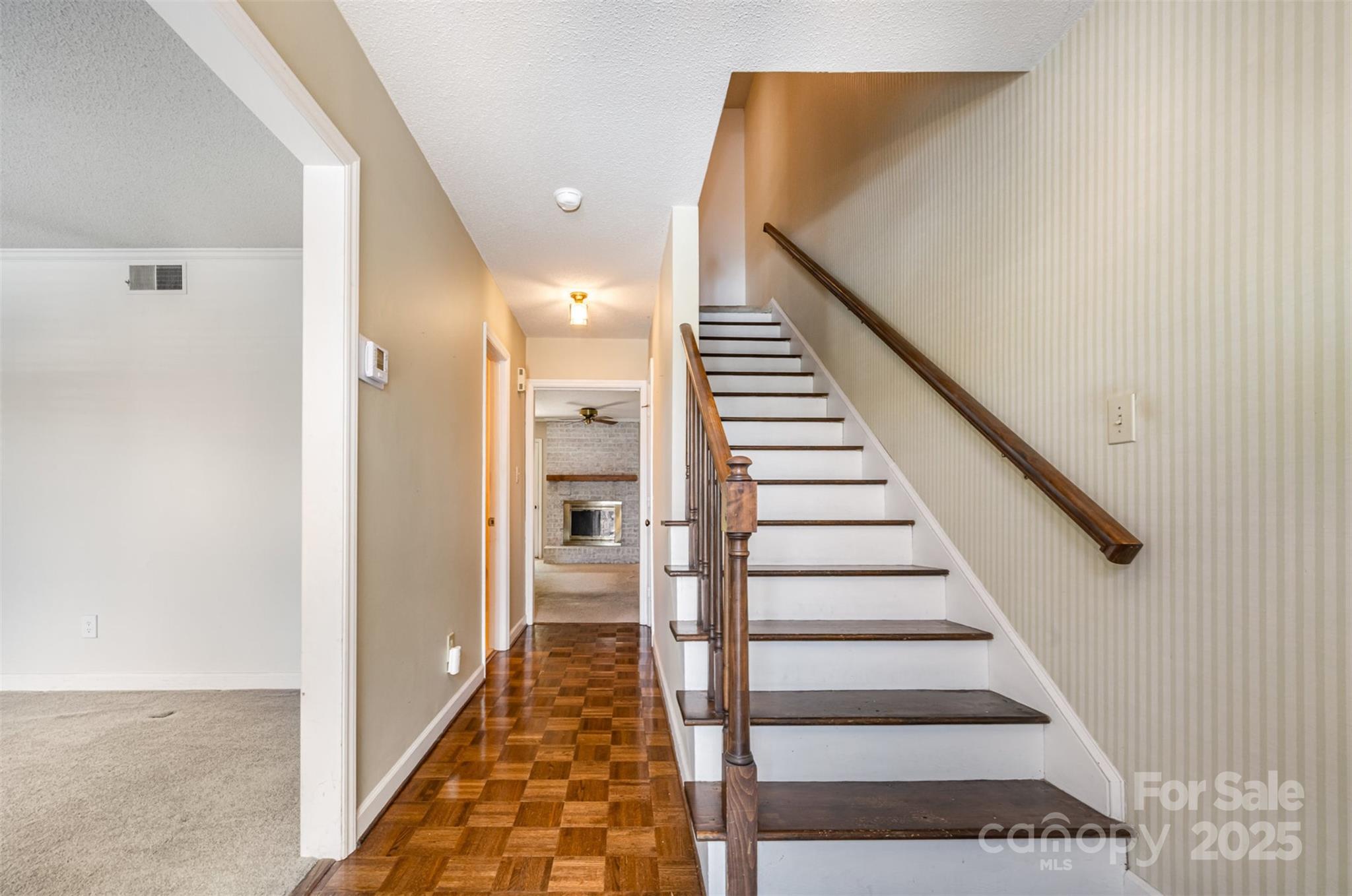 Property image 5 of 6616 Bunker Hill Circle in Olde Georgetowne, Charlotte, NC 28210