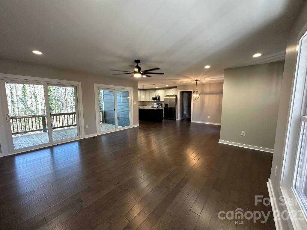 Property image 3 of 364 N Oakwood Drive in Park Grove, Statesville, NC 28677