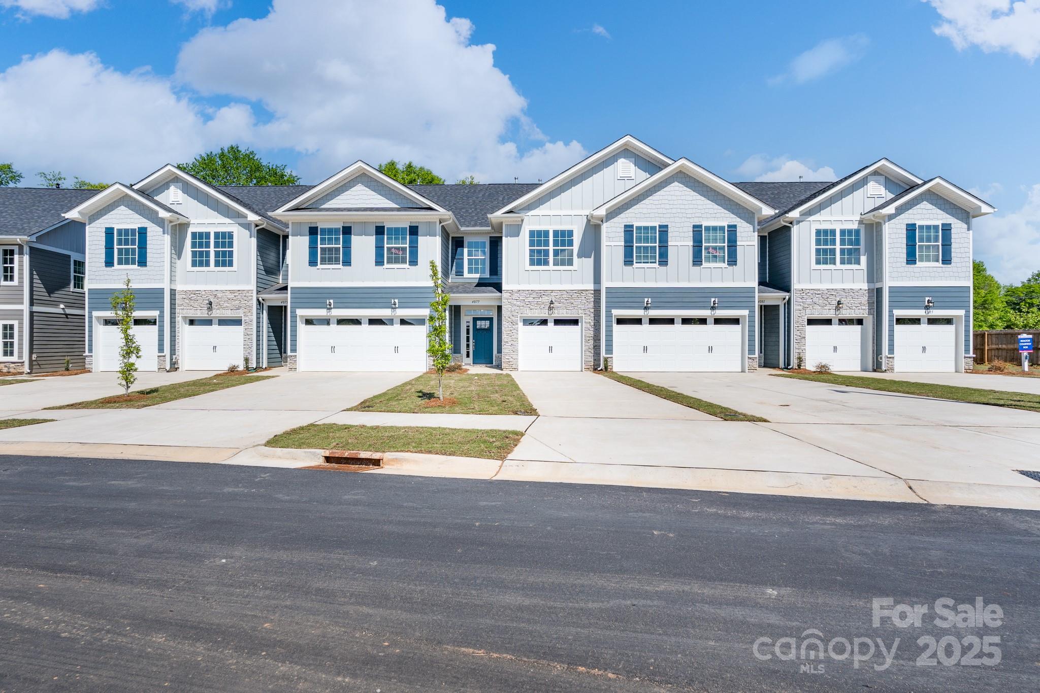 Property image 3 of 4045 Port Richmond Avenue in Pine Trace, Gastonia, NC 28056