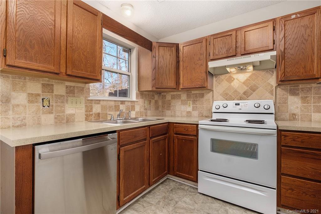 Property image 4 of 7818 Pelican Court in Pence Pond, Charlotte, NC 28227