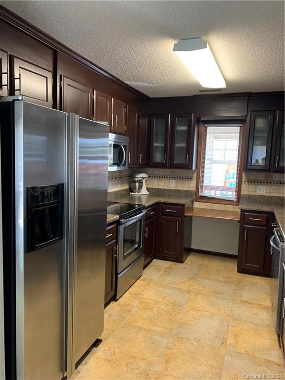Property image 4 of 1107 Hanford Place in Ridgeview, Concord, NC 28027
