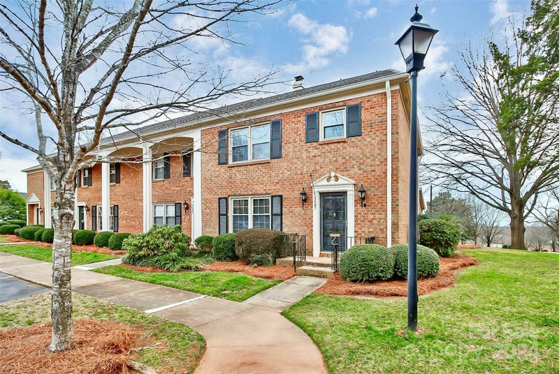 6687 Bunker Hill Circle
